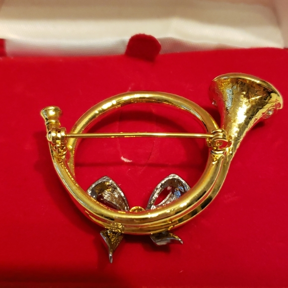 Christmas Trumpet Pin - Picture 3 of 3